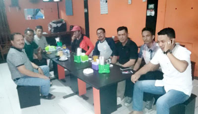 Nikmati Waktu Luang, Sekda Inhil Duduk Bareng Kaum Muda dan Aktivis Mahasiswa